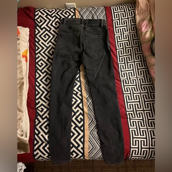 STRADIVARIUS PREMIUM DENIM Regular Waist Skinny Fit Black Denim Women’s Jeans - Picture 2 of 5